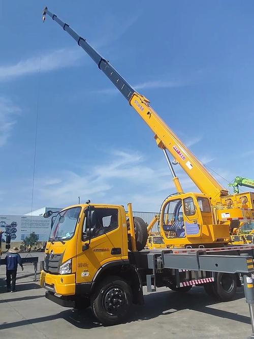 【吊车照片大全大图,吊车照片高清】