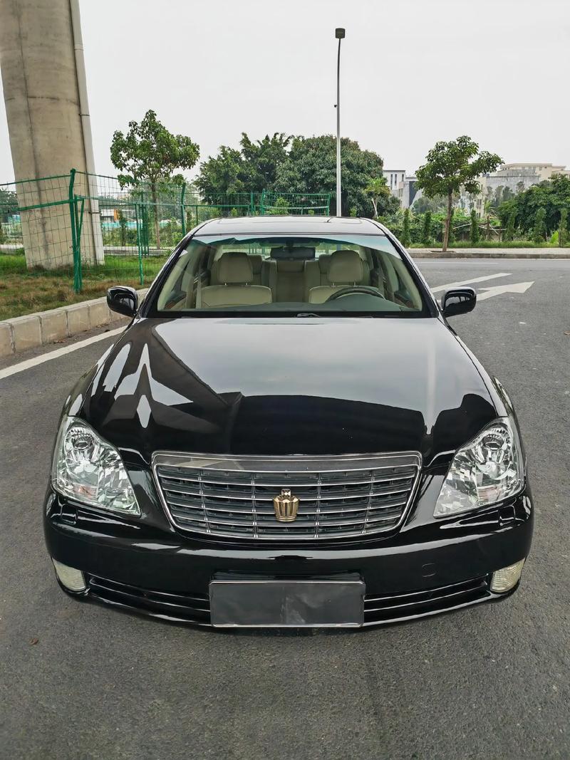 2012款v6皇冠(皇冠06款十二代多少钱)