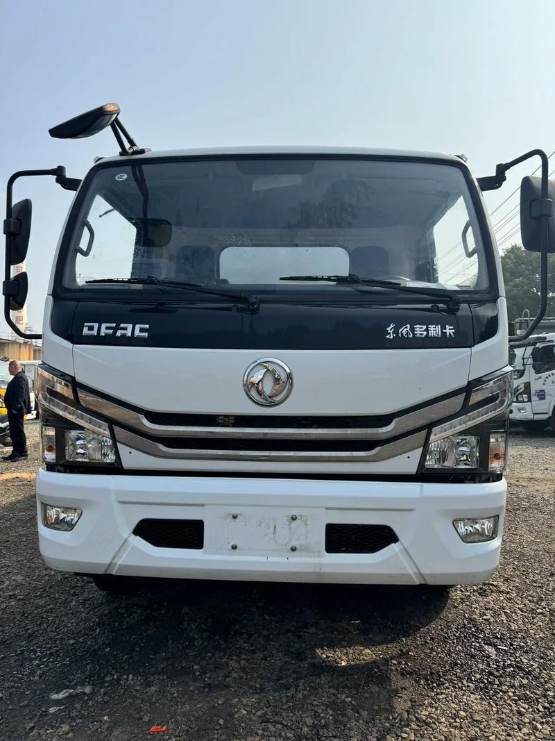 东风多利卡吸污车(东风多利卡吸污车按钮在车内哪个地方)