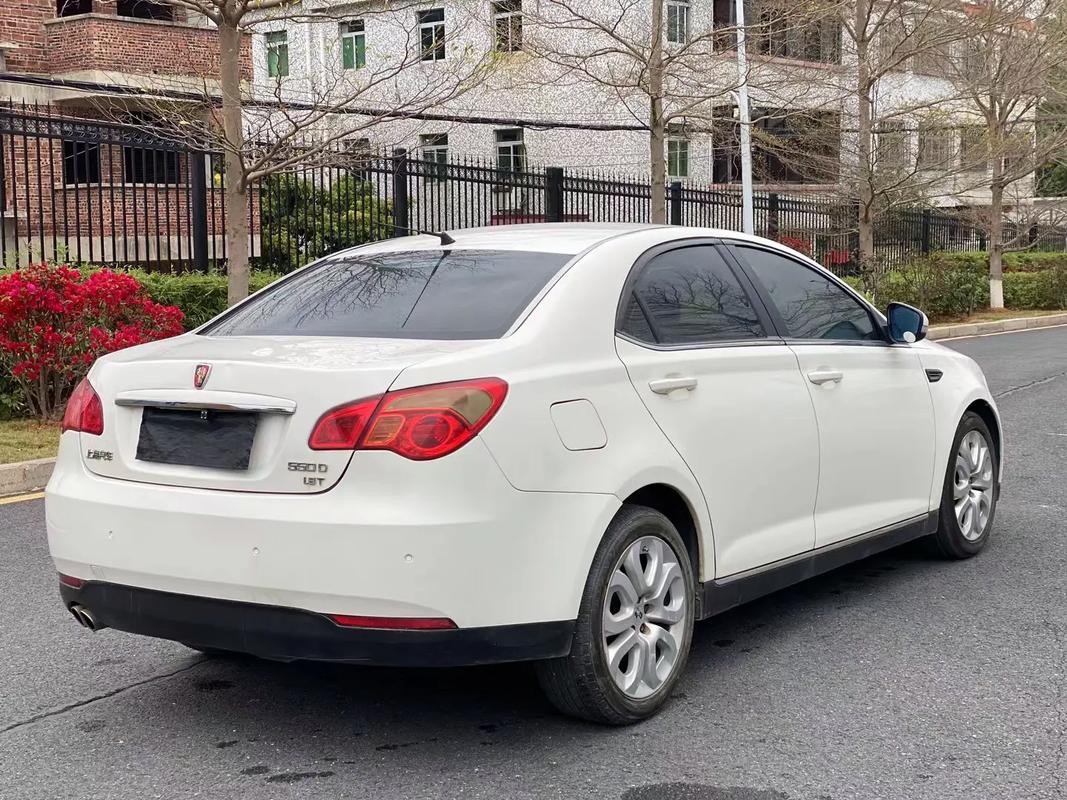 荣威550长宽高(荣威550长度)